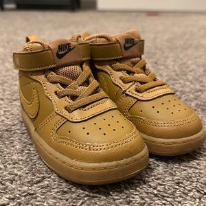 Nike Court Borough Mid 2